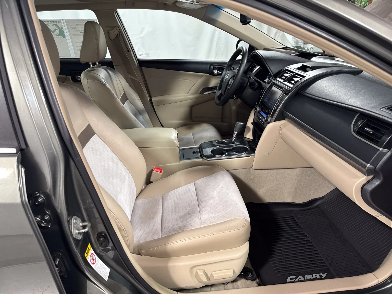 Used 2014 Cypress Pearl Toyota XLE image 23