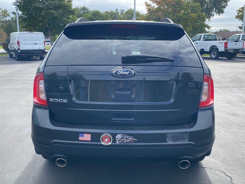 Used 2013 Tuxedo Black Metallic Ford SE image 9