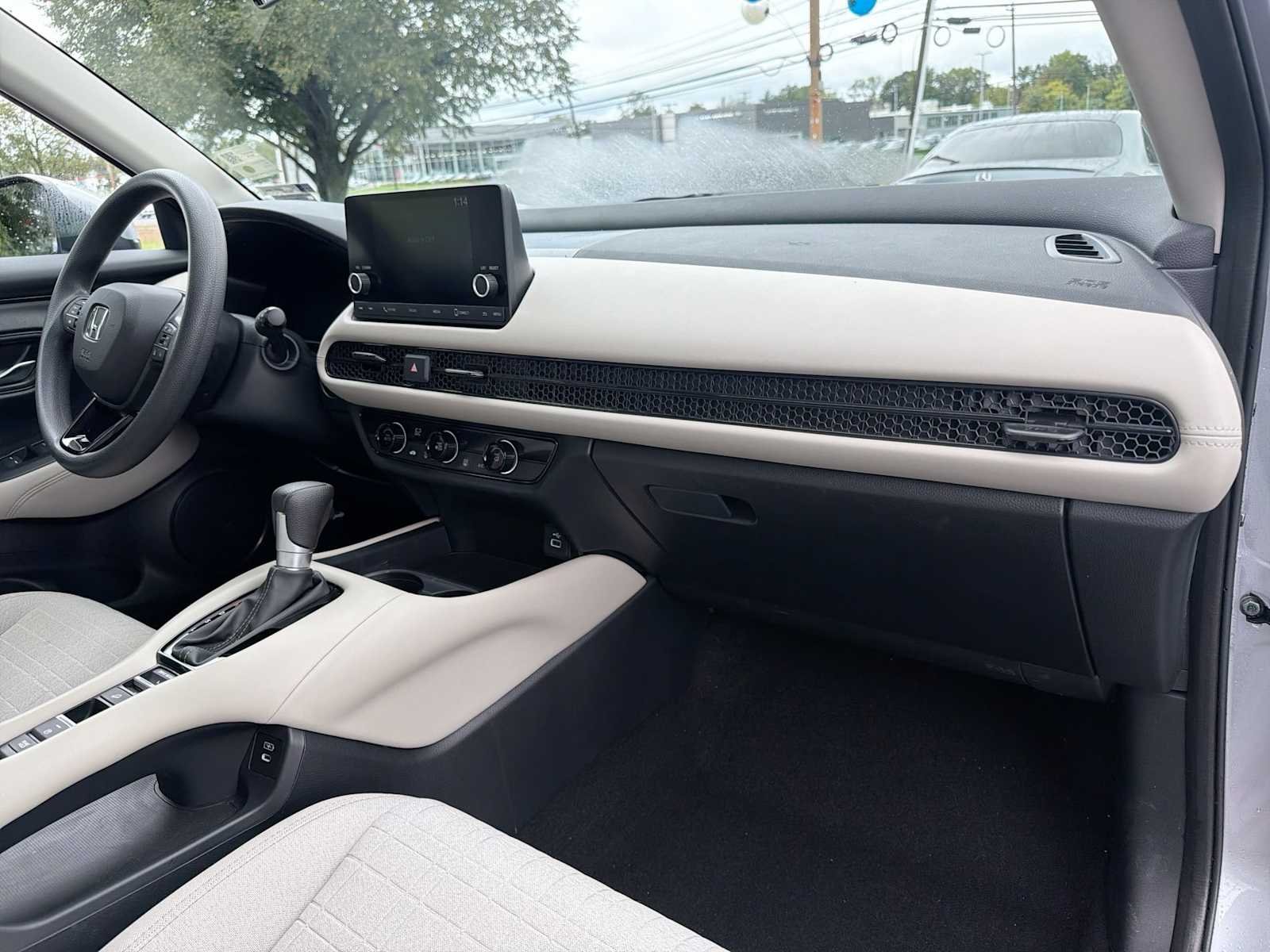 Used 2024 Lunar Silver Metallic Honda LX image 16