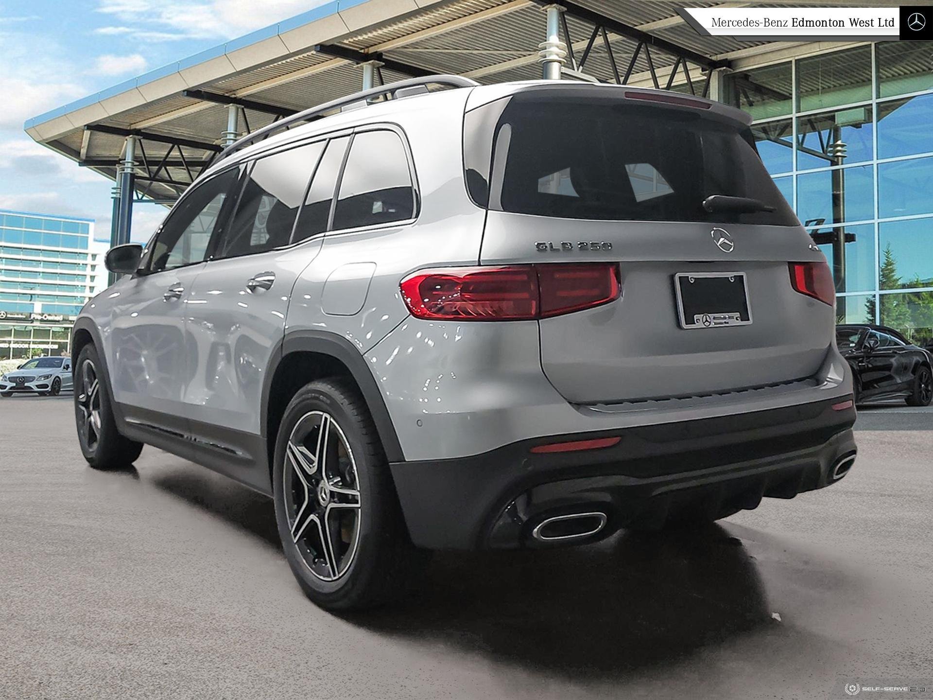 2025 Mercedes Benz GLB 250 4MATIC photo 2