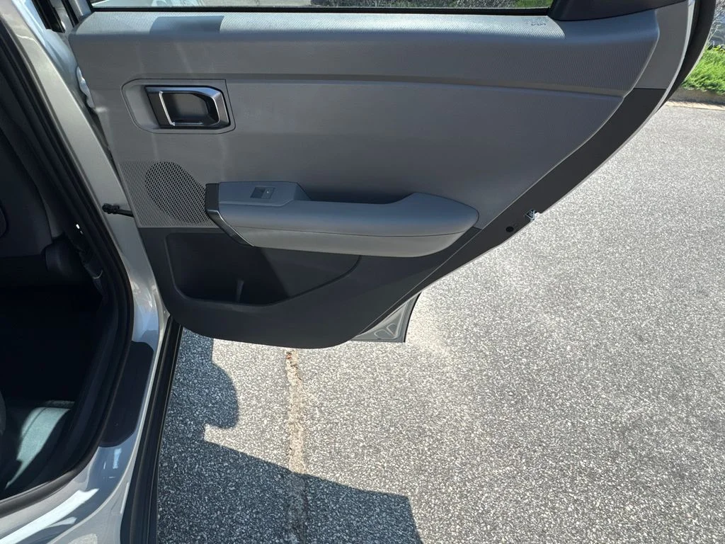 New 2027 Ivory Silver Kia EX image 16
