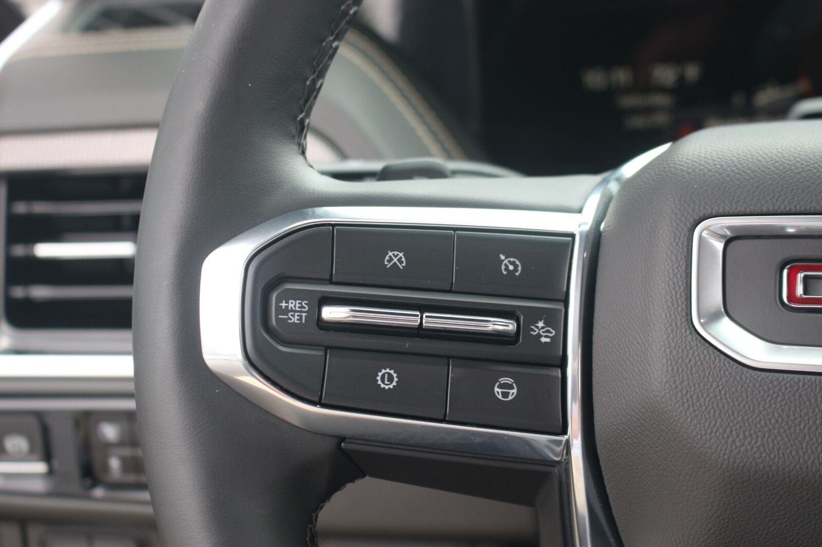 Used 2026 Onyx Black GMC Elevation image 24