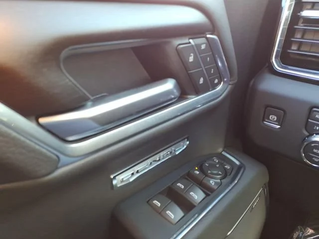 Used 2025 Onyx Black GMC Denali image 17