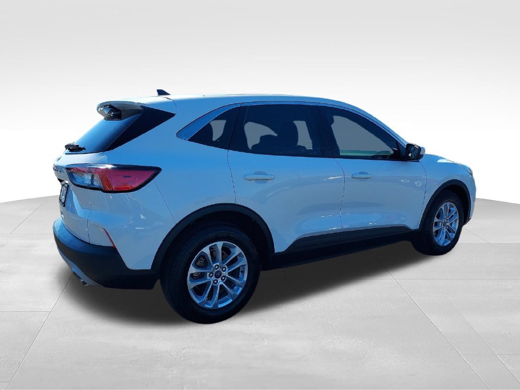 Used 2021 White Ford SE image 5