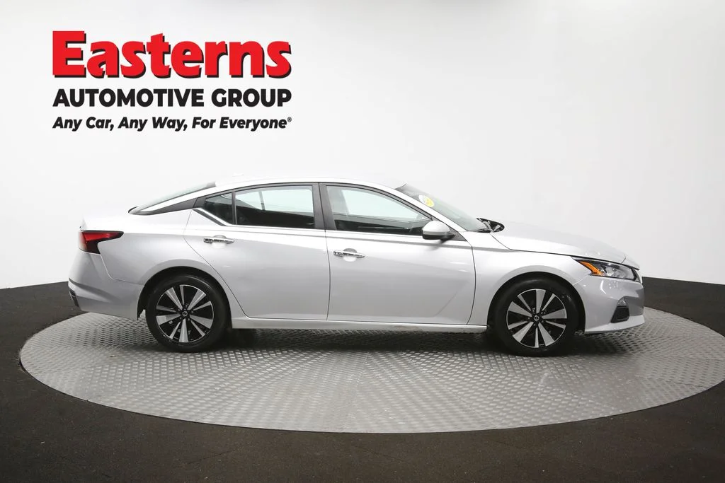 Used 2022 Silver Nissan 2.5 SV image 45