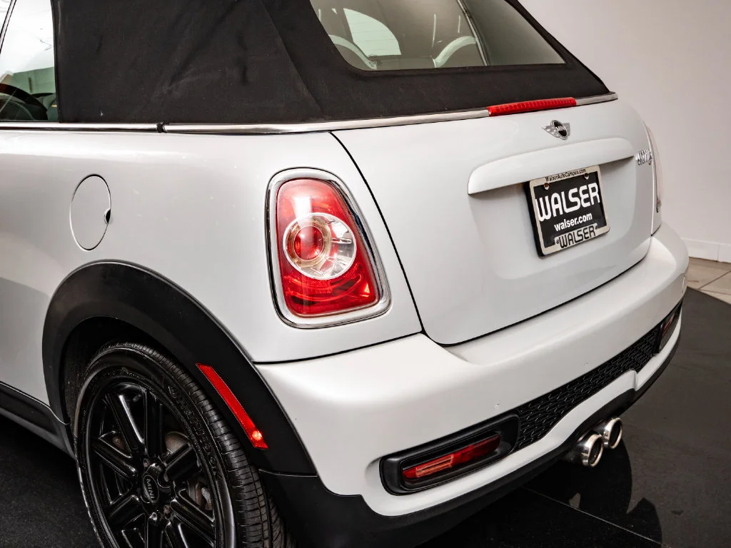 Used 2014 White Silver MINI  image 17