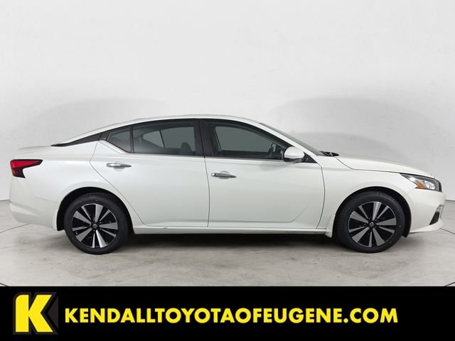 Used 2022 White Nissan 2.5 SV image 4