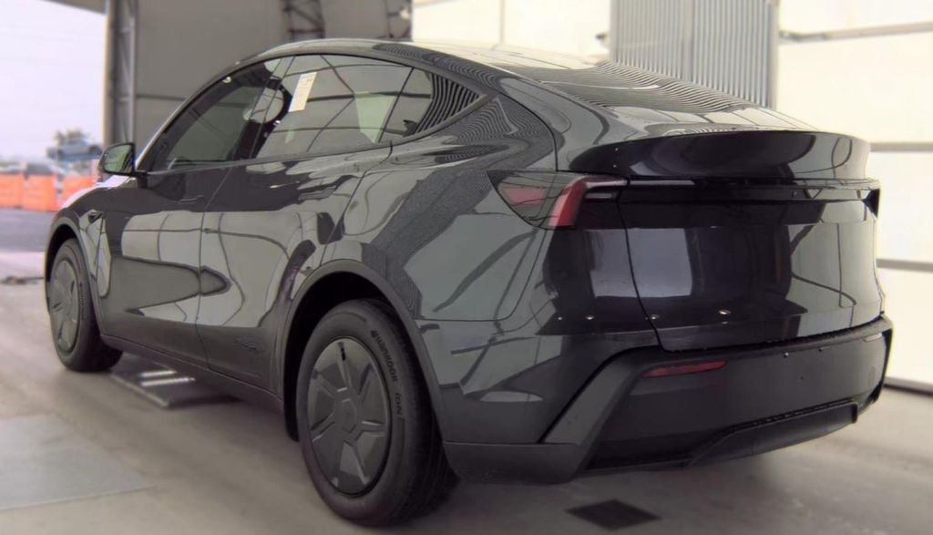 Used 2026 Tesla Model Y Standard with VIN 7SAYGDED7TA743987 for sale in Middlesboro, KY