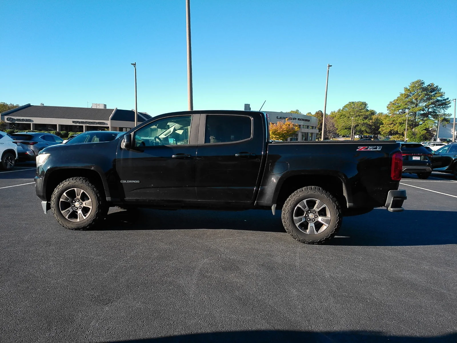 Used 2016 Black Chevrolet Z71 image 5