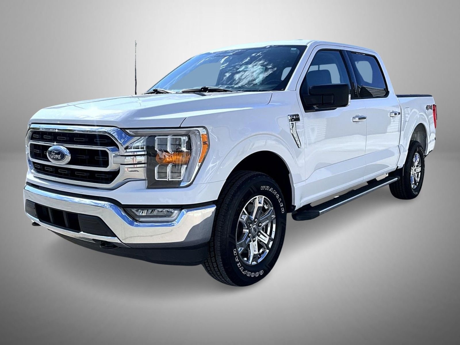 Used 2023 Oxford White Ford XLT image 1
