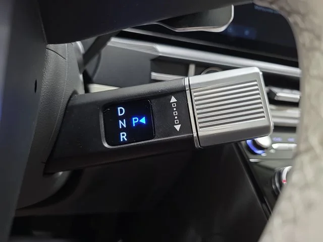 Used 2024 White Hyundai SE image 23