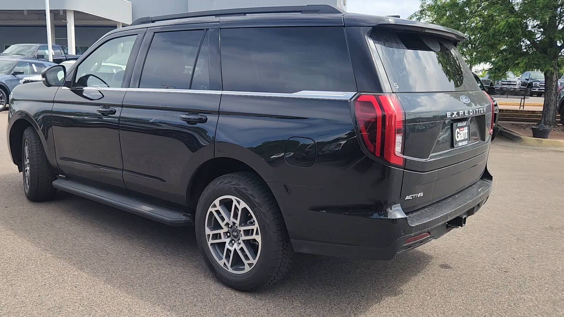 Used 2025 Agate Black Metallic Ford Active image 3