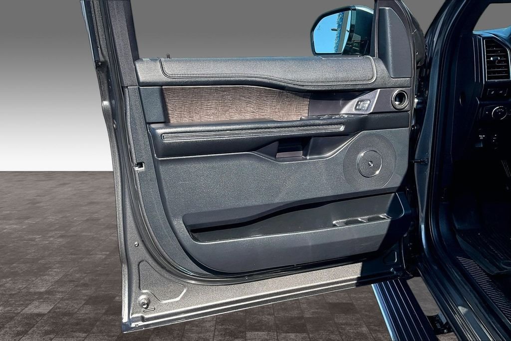 Used 2018 Magnetic Ford Limited image 12