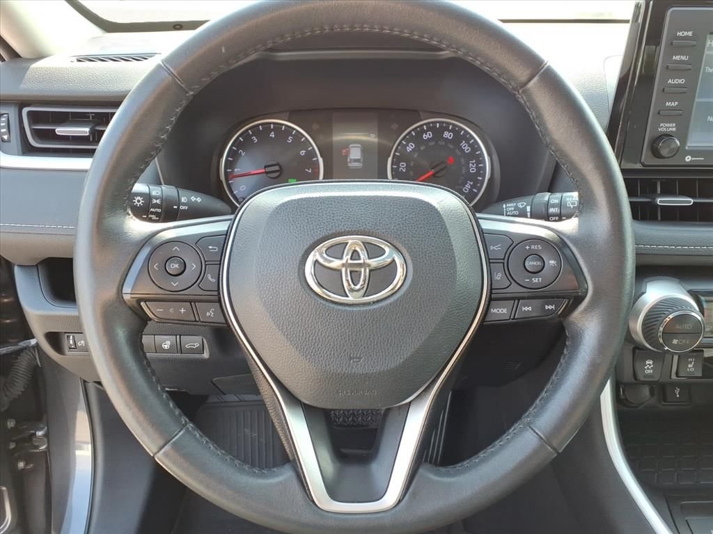 Used 2020 Gray Toyota XLE Premium image 21