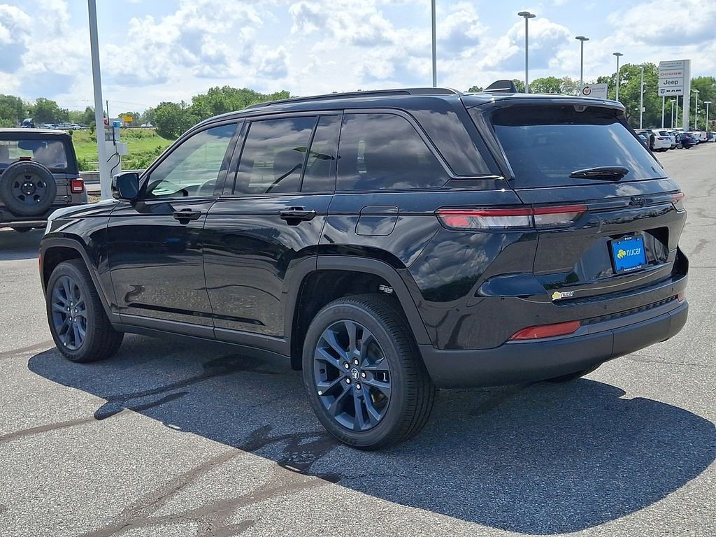 New 2026 Diamond Black Crystal Pearlcoat Jeep  image 3