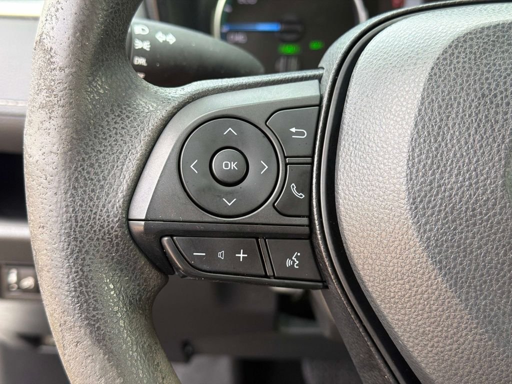 Used 2022 White Toyota LE image 30