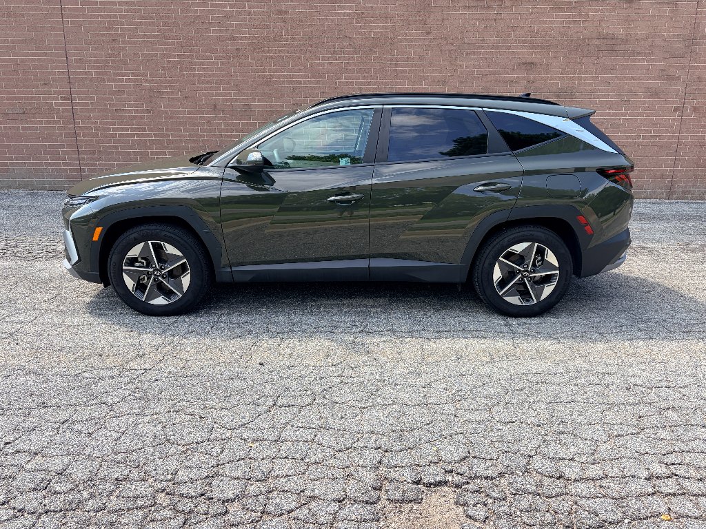 Certified Used 2025 Rockwood Green Hyundai SEL image 2