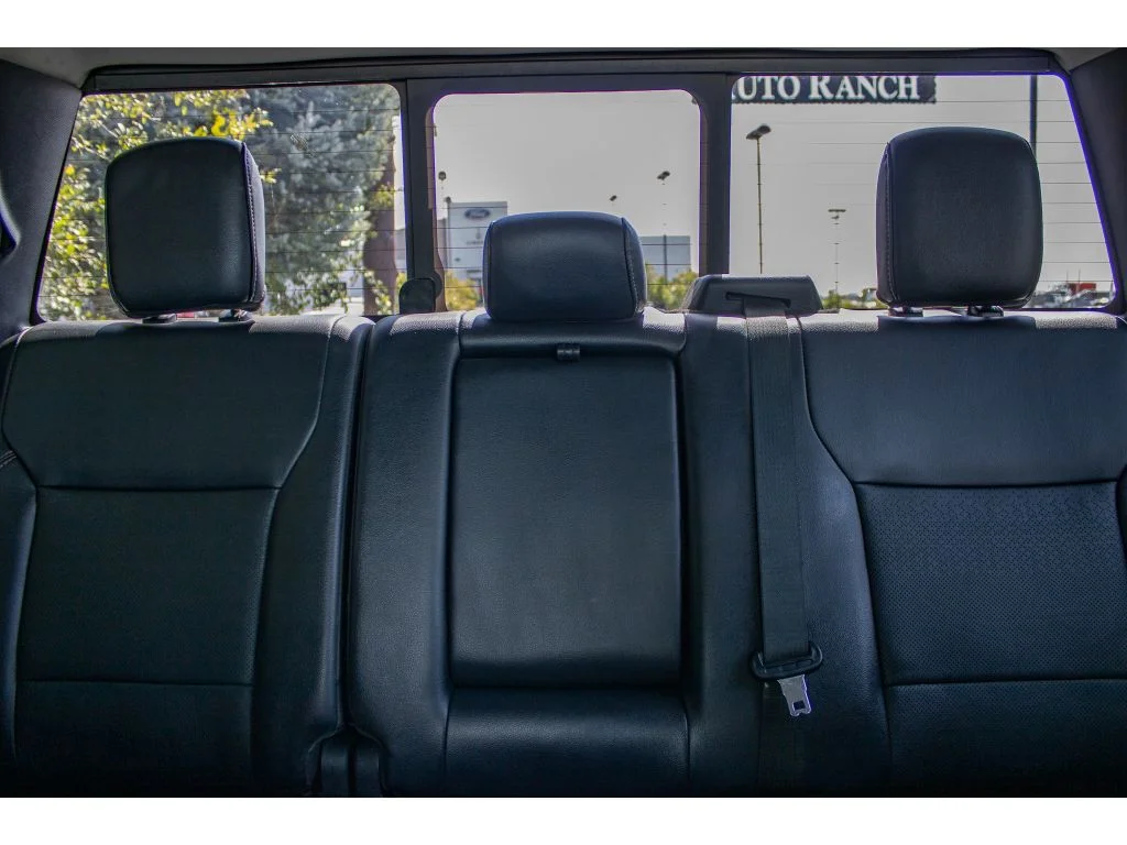 Used 2023 AGATE BLACK Ford LARIAT image 55