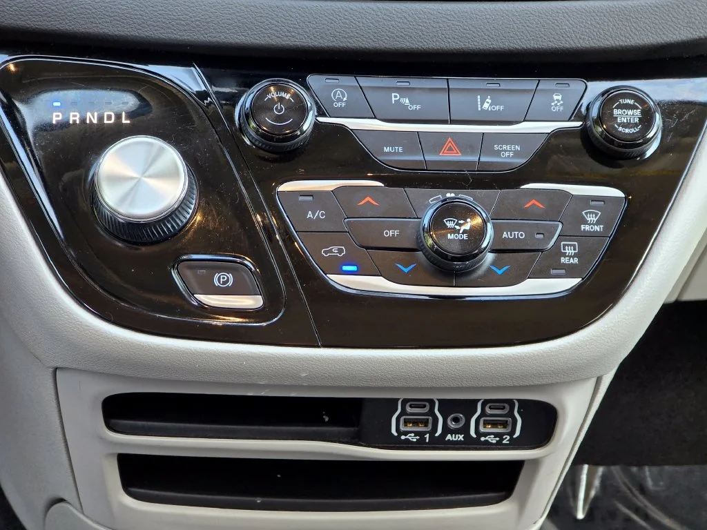 Used 2024 Black Chrysler Touring L image 35