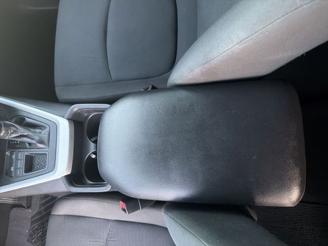 2021 Toyota RAV4 LE - Photo 23