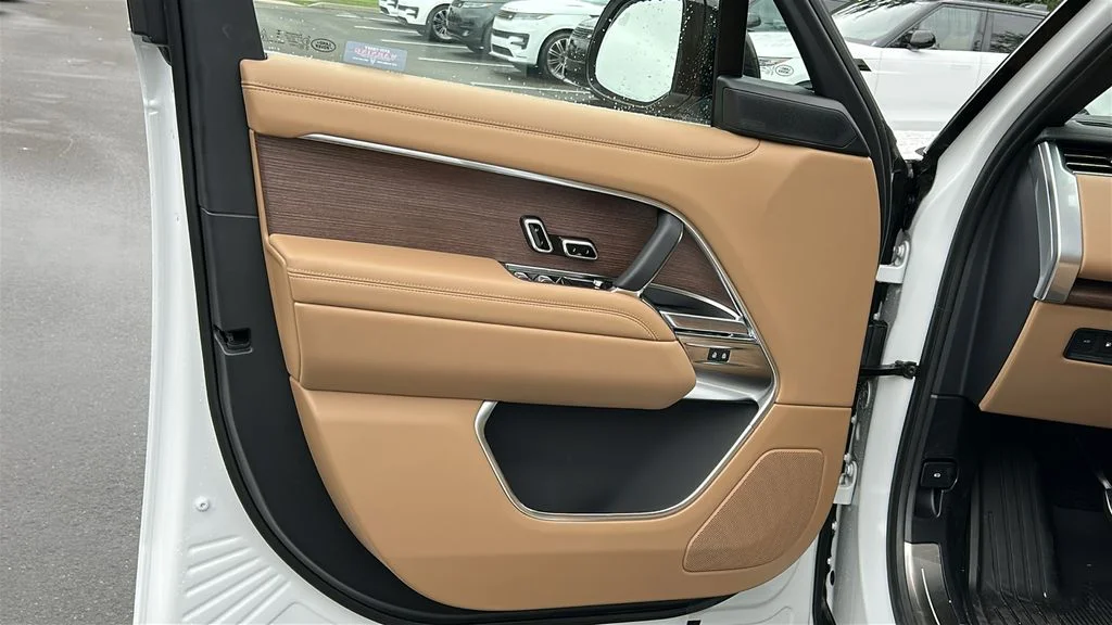 2026 Land Rover Range Rover SE - Photo 9