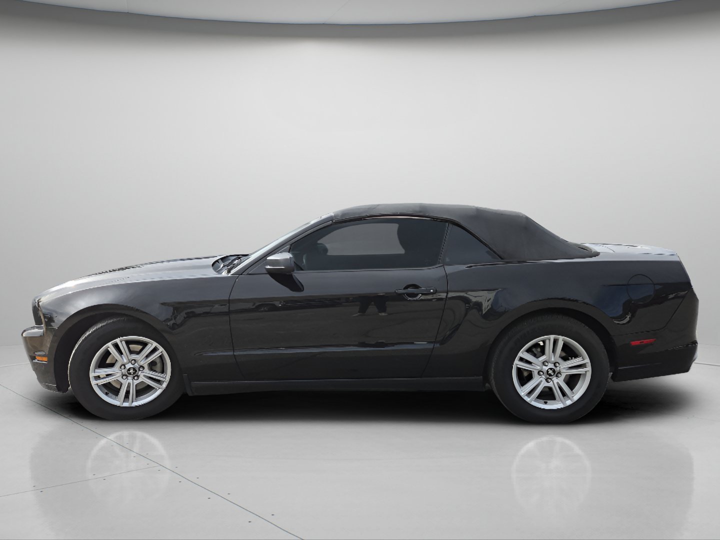 Used 2014 Black Ford V6 image 19