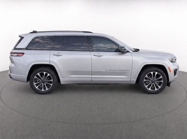 Used 2023 Silver Jeep Overland image 8