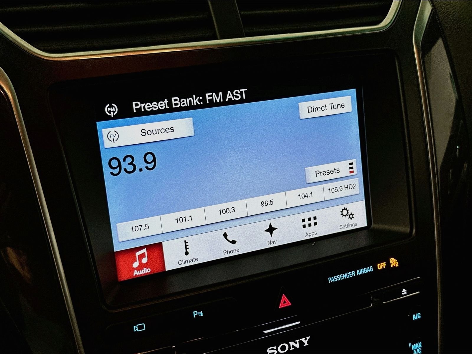 Used 2017 Quartz Metallic Ford Sport image 16