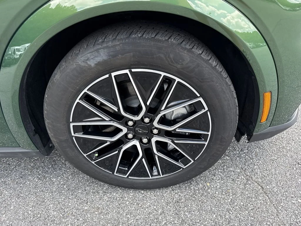 Used 2025 Green Ford Premium image 12