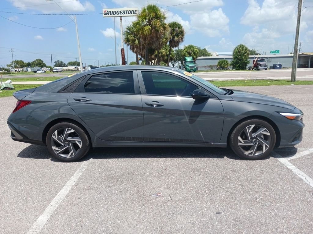Used 2025 Gray Hyundai SEL Sport image 2