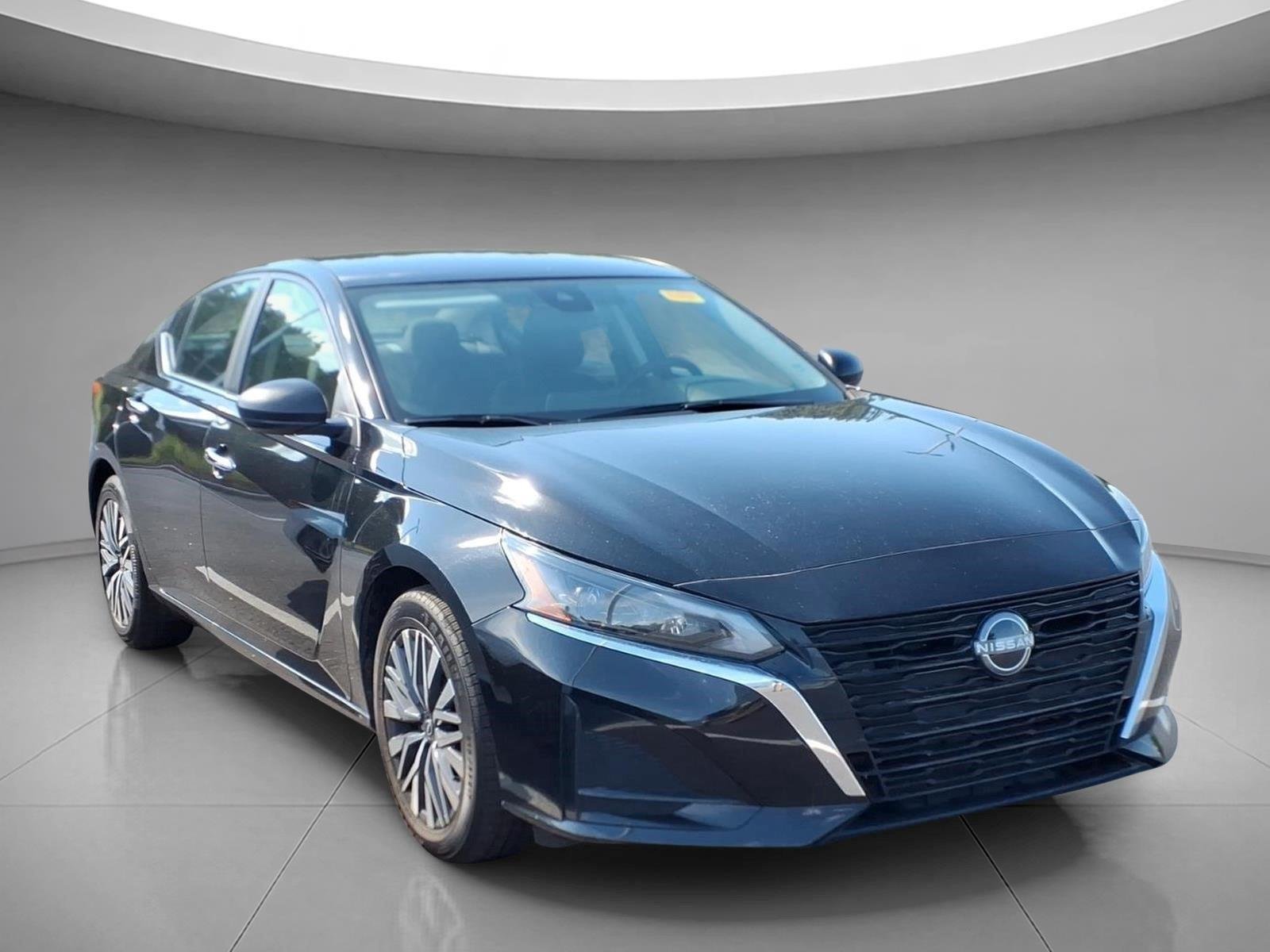 Used 2025 Super Black Nissan SV image 1