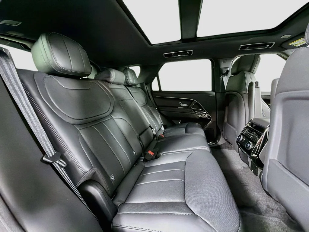 New 2026 Fuji White Land Rover SE image 29