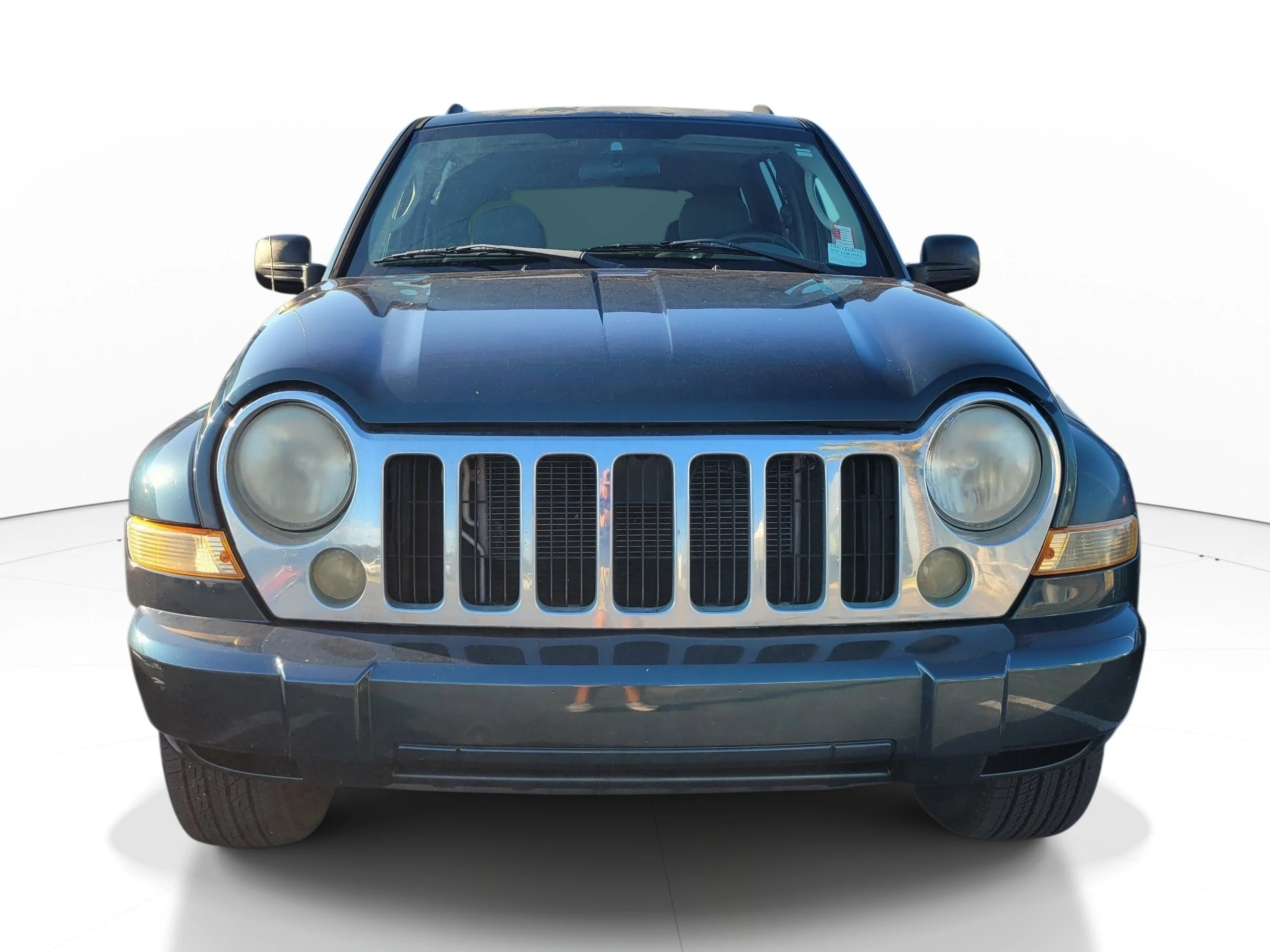 Used 2005  Jeep Limited image 2