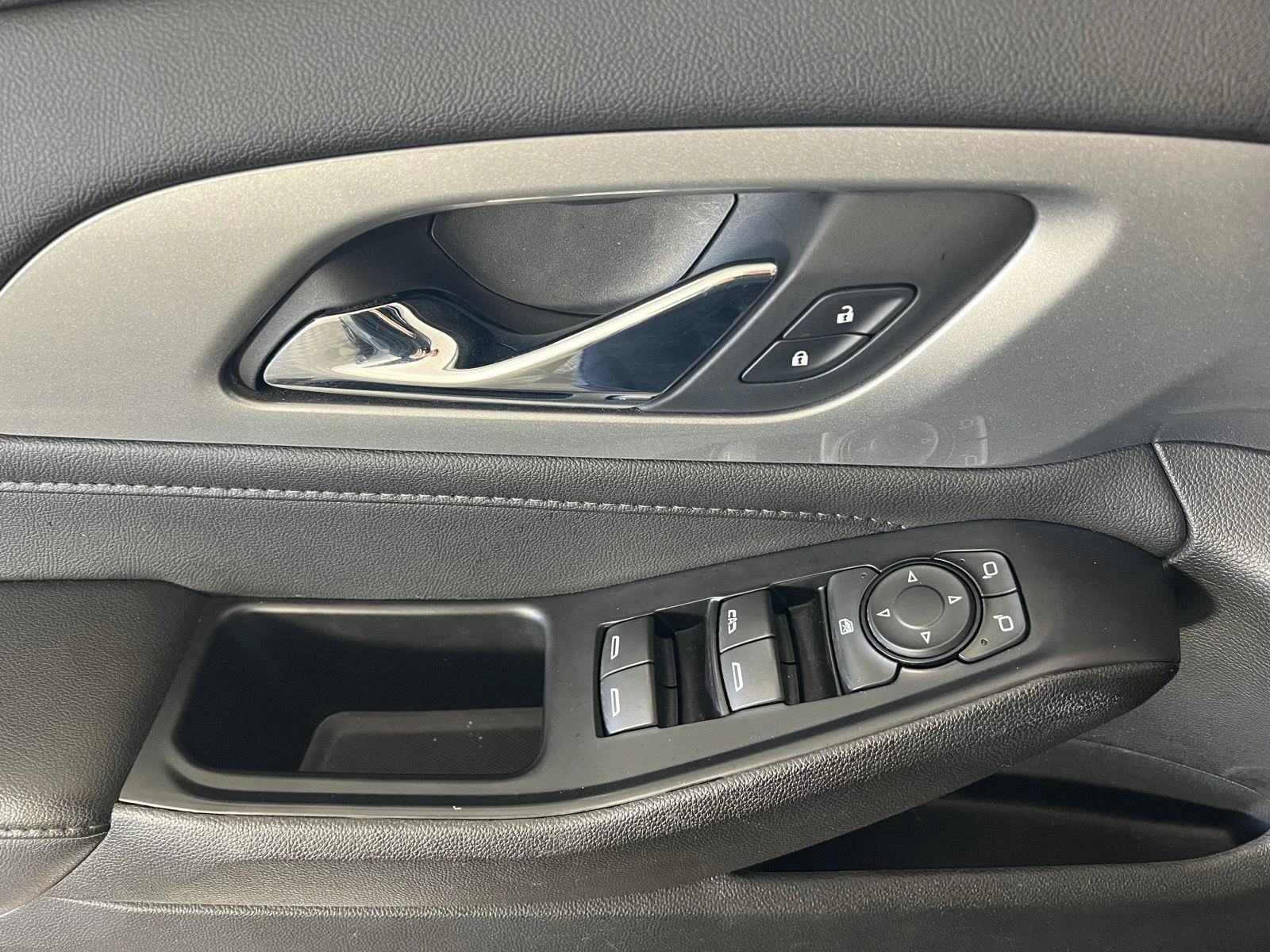 Used 2022 Silver Sage Metallic Chevrolet LT Cloth image 7