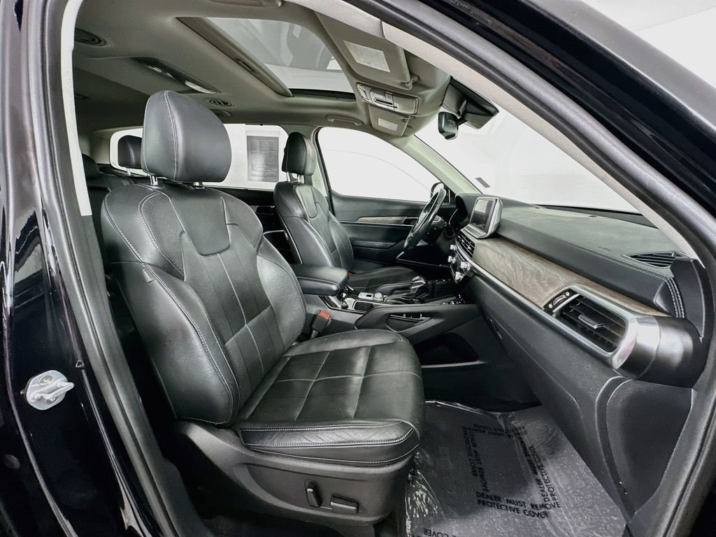 Used 2020 Ebony Black Kia EX image 32