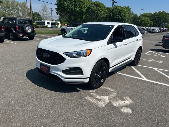 Used 2023 White Ford SE image 3