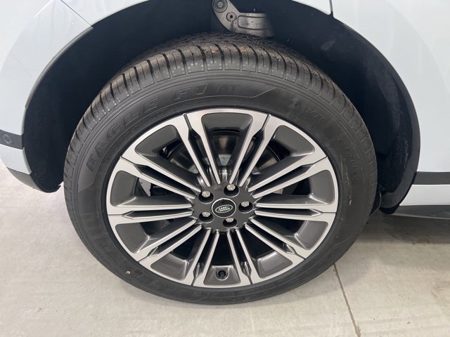 New 2026 Arroios Grey Land Rover Dynamic SE image 25