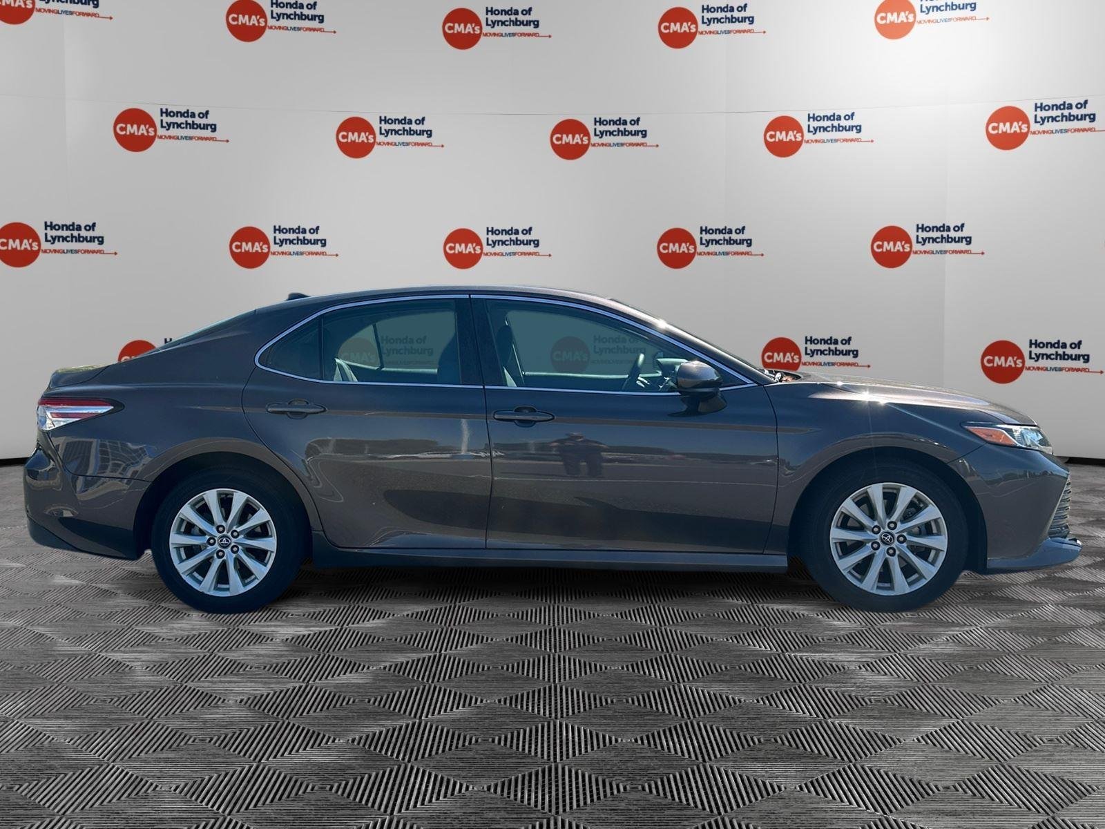 Used 2020 GREEN TOYOTA LE image 6