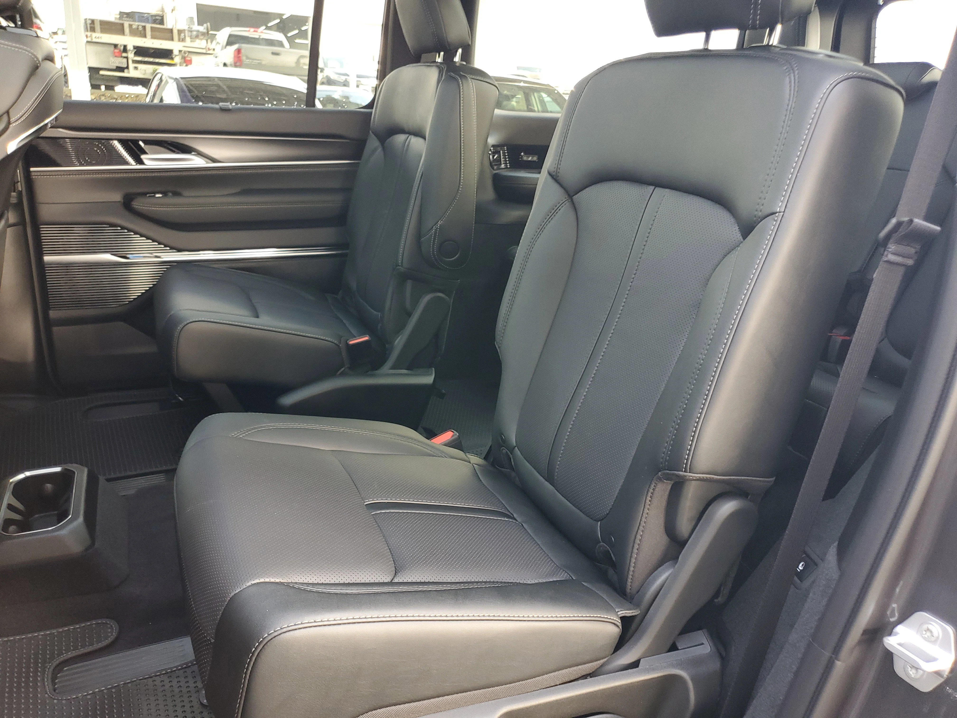 New 2026 Baltic Gray Metallic Clearcoat Jeep Summit Obsidian image 15