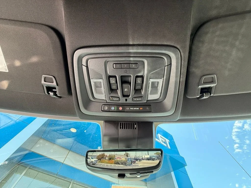 New 2026 Summit White GMC AT4 image 30
