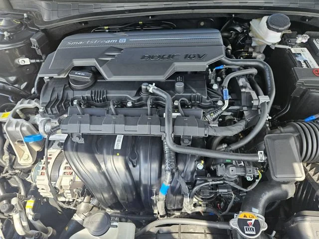 Used 2025  Hyundai SEL Sport image 22