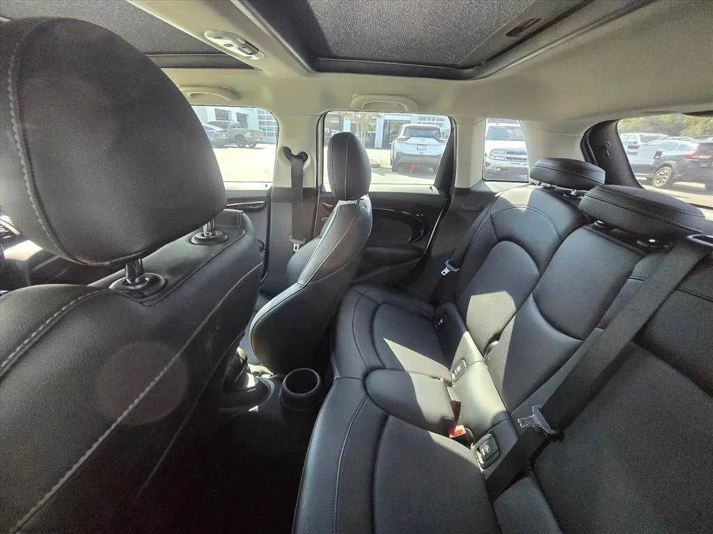 Used 2016 White MINI Base image 5