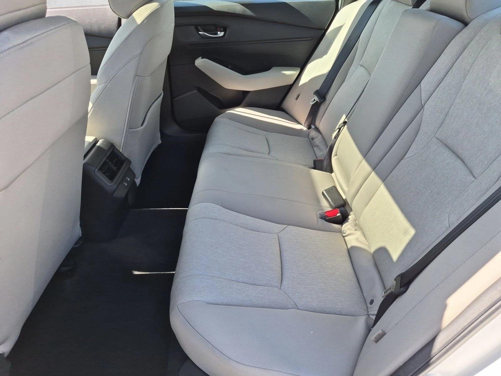 Used 2025 Platinum White Pearl Honda SE image 18