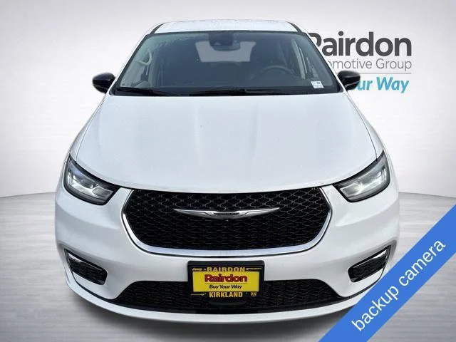 Used 2024 Bright White Clearcoat Chrysler Select image 2