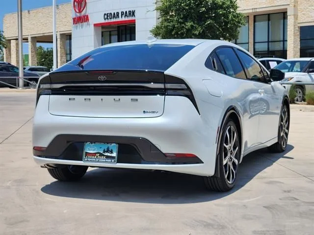 New 2025 Wind Chill Pearl Toyota XSE image 4