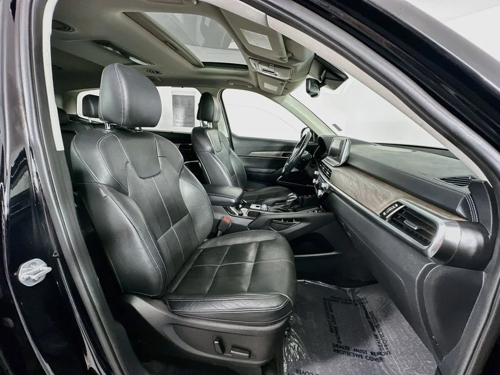 Used 2020 Ebony Black Kia EX image 32