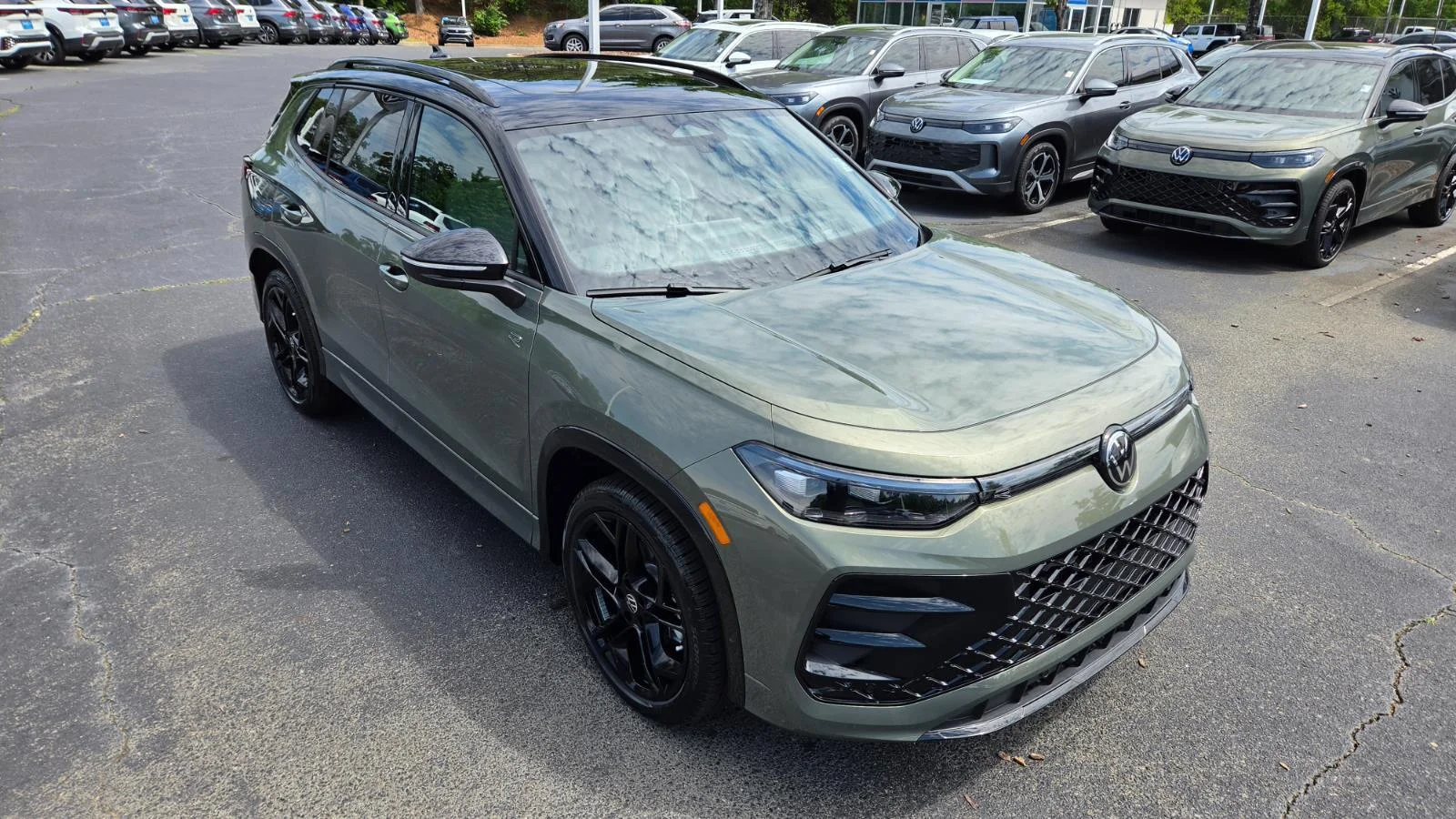 New 2026 Avocado Green w/Deep Black Roof Volkswagen SE R-Line Black image 7