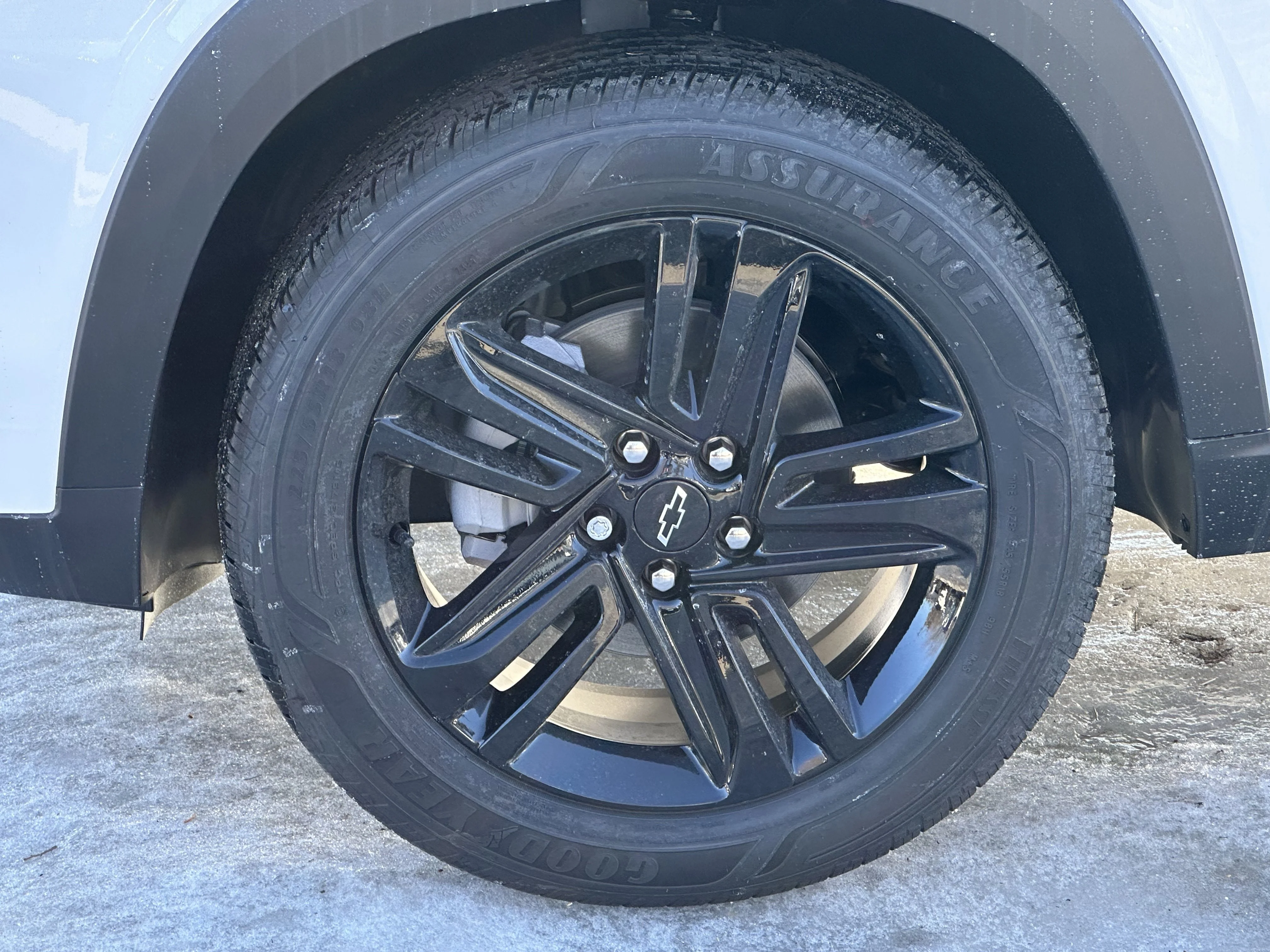 New 2026 Summit White Chevrolet ACTIV image 6