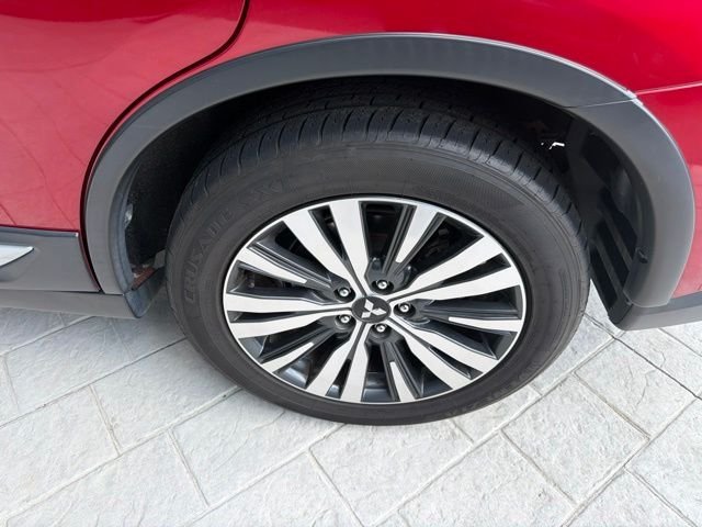 Used 2020 Red Diamond Mitsubishi SE image 13