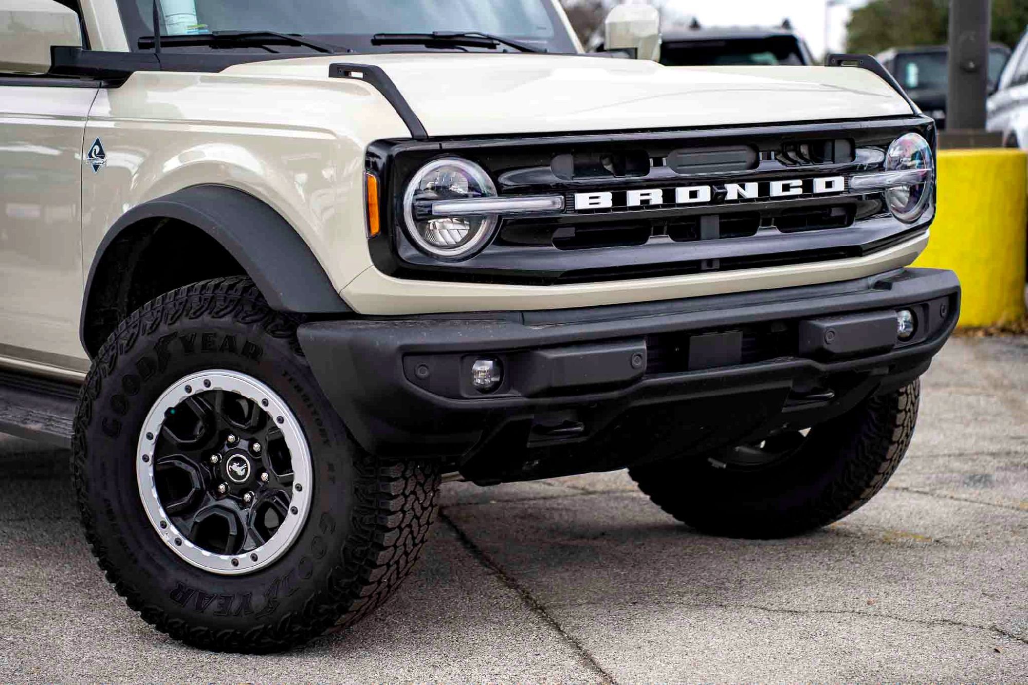 New 2025 Desert Sand Ford Outer Banks image 3